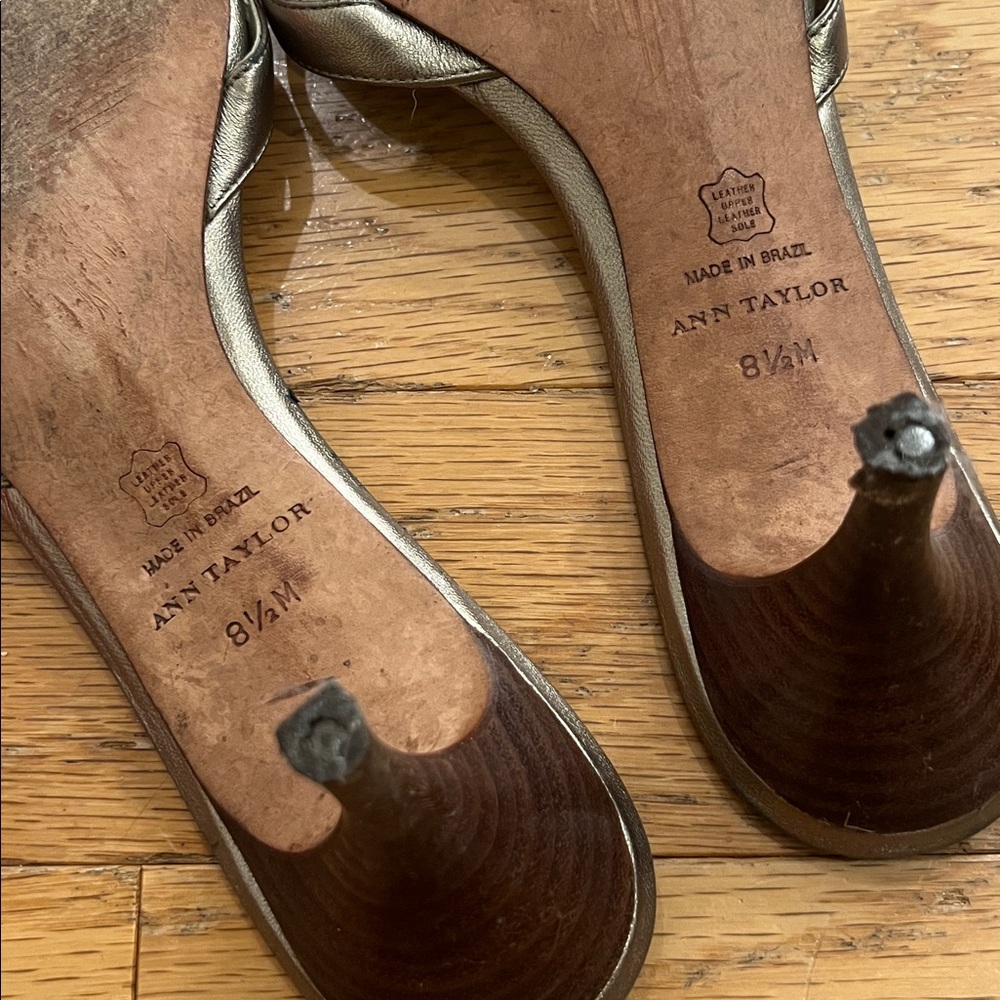 Ann Taylor Metallic Chamoagne / Gold / Silver Low Heeled Sandals -Classy Straps - Picture 8 of 8